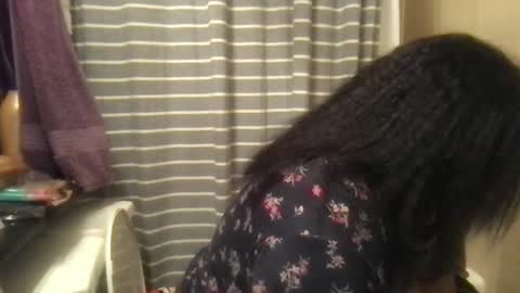 Snapshot of msjonemillion chatting on December 2, 6:09 am Chocolate  Candy   Stick online show from December 2, 6:09 am