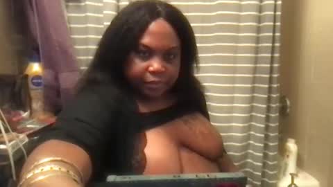 Snapshot of msjonemillion chatting on December 21, 2:19 am Chocolate  Candy   Stick online show from December 21, 2:19 am