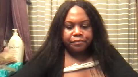 Snapshot of msjonemillion chatting on January 25, 5:18 am Chocolate  Candy   Stick online show from January 25, 5:18 am