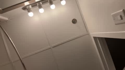 mskitty000 online show from December 3, 2:08 am