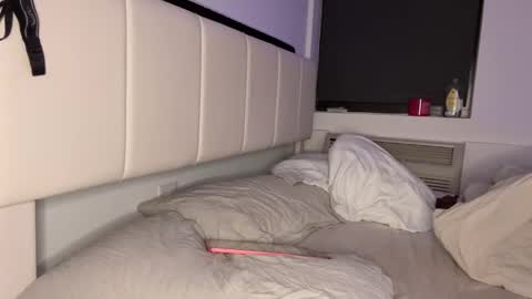 mskitty000 online show from February 16, 7:04 am