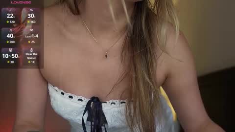 Snapshot of mssophie_war chatting on February 19, 5:09 pm Sophie online show from February 19, 5:09 pm