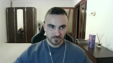 Snapshot of mu5clemania chatting on April 13, 6:13 pm Victor online show from April 13, 6:13 pm