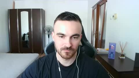 Snapshot of mu5clemania chatting on April 16, 12:39 pm Victor online show from April 16, 12:39 pm