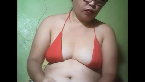 Snapshot of muffy_bunny chatting on February 14, 9:10 pm muffy_bunny online show from February 14, 9:10 pm