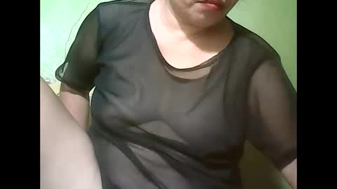 Snapshot of muffy_bunny chatting on February 16, 6:43 pm muffy_bunny online show from February 16, 6:43 pm