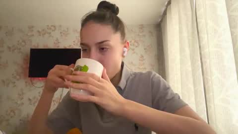 Snapshot of muibuzick chatting on February 20, 7:32 am Tia online show from February 20, 7:32 am