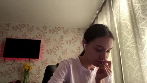 Snapshot of muibuzick chatting on April 7, 6:14 am Tia online show from April 7, 6:14 am