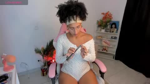Snapshot of mulata_ch chatting on April 13, 1:00 am HEY GUYS IF YOU LIKE SEXY SHOW YOU ARE IN THE CORRECT PLACE CU WENESDAY PVT OPEN TRANSMISSION TIME 5 PM - 10 PM COLOMBIA online show from April 13, 1:00 am
