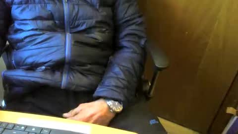 Snapshot of muller520 chatting on April 15, 5:36 am muller520 online show from April 15, 5:36 am