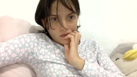 Snapshot of munchi_ chatting on December 30, 1:04 am online show from December 30, 1:04 am