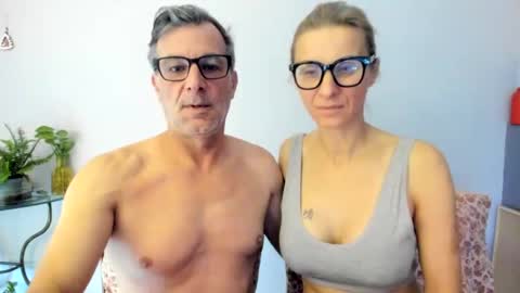Snapshot of munishpunish chatting on December 6, 7:43 am LOVELY JULIA Peter DAY online show from December 6, 7:43 am