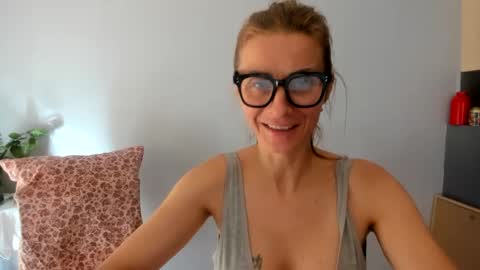 Snapshot of munishpunish chatting on January 13, 11:19 am LOVELY JULIA Peter DAY online show from January 13, 11:19 am