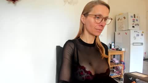 LOVELY JULIA  Peter DAY online show from March 29, 7:52 am