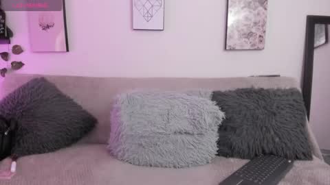 Snapshot of muriell_69 chatting on February 15, 12:29 am muriell_69 online show from February 15, 12:29 am