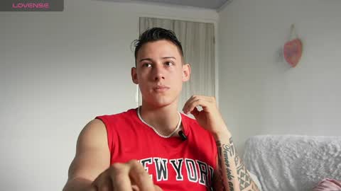 Snapshot of muscle_king_cum chatting on April 7, 2:17 pm muscle_king_cum online show from April 7, 2:17 pm