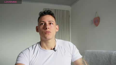 Snapshot of muscle_king_cum chatting on April 8, 1:55 pm muscle_king_cum online show from April 8, 1:55 pm