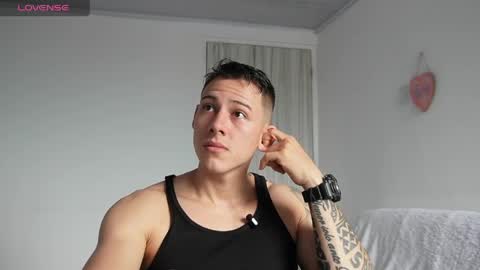 Snapshot of muscle_king_cum chatting on April 10, 1:05 pm muscle_king_cum online show from April 10, 1:05 pm