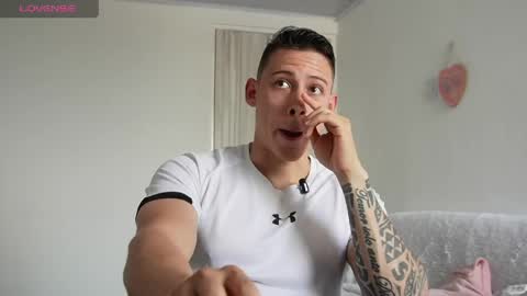 Snapshot of muscle_king_cum chatting on April 11, 3:38 pm muscle_king_cum online show from April 11, 3:38 pm