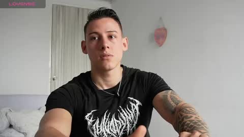 Snapshot of muscle_king_cum chatting on April 13, 2:44 pm muscle_king_cum online show from April 13, 2:44 pm