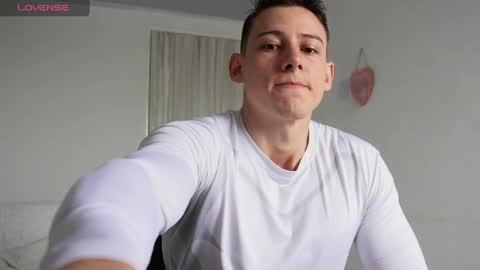 Snapshot of muscle_king_cum chatting on April 21, 1:39 pm muscle_king_cum online show from April 21, 1:39 pm