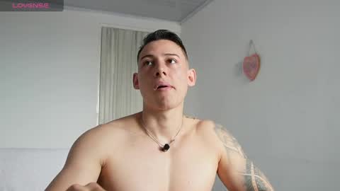 Snapshot of muscle_king_cum chatting on April 22, 1:56 pm muscle_king_cum online show from April 22, 1:56 pm
