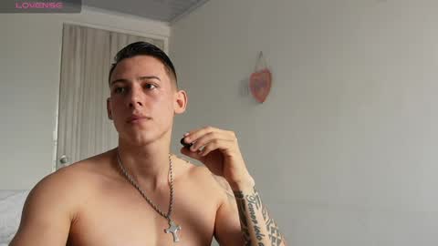 Snapshot of muscle_king_cum chatting on April 25, 3:42 pm muscle_king_cum online show from April 25, 3:42 pm