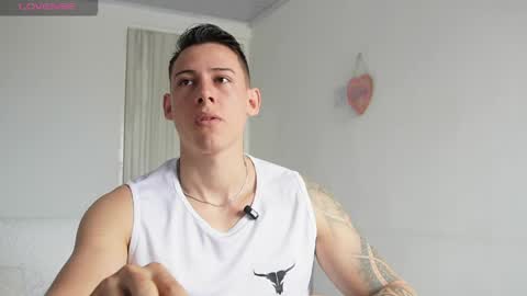 Snapshot of muscle_king_cum chatting on April 28, 1:38 pm muscle_king_cum online show from April 28, 1:38 pm