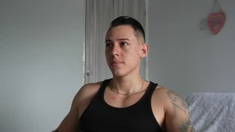 Snapshot of muscle_king_cum chatting on May 14, 1:18 pm muscle_king_cum online show from May 14, 1:18 pm