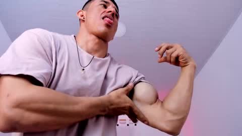 Snapshot of muscle_man07 chatting on November 12, 3:45 pm Muscle Man online show from November 12, 3:45 pm