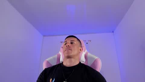 Snapshot of muscle_man07 chatting on December 22, 5:54 pm Muscle Man online show from December 22, 5:54 pm