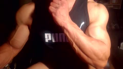 Snapshot of musclebredon chatting on November 29, 7:06 pm BRENDON online show from November 29, 7:06 pm