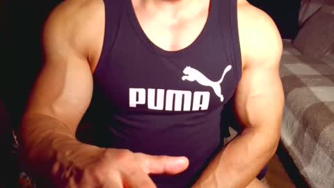 Snapshot of musclebredon chatting on December 21, 7:21 pm BRENDON online show from December 21, 7:21 pm