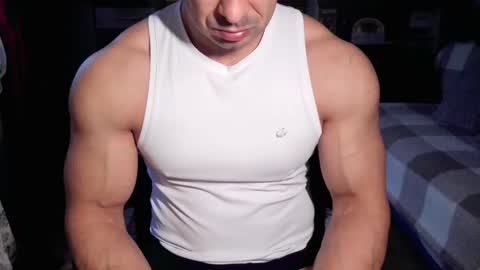 Snapshot of musclebredon chatting on January 12, 6:40 am BRENDON online show from January 12, 6:40 am