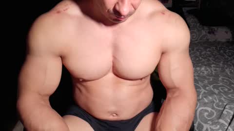 Snapshot of musclebredon chatting on January 14, 8:47 pm BRENDON online show from January 14, 8:47 pm