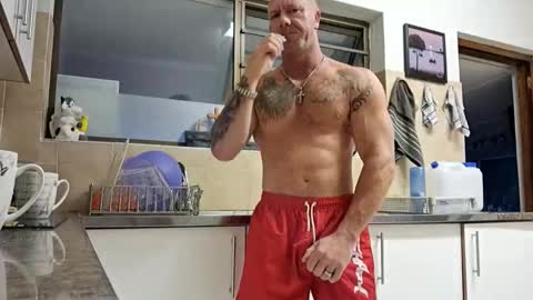 Snapshot of muscledaddy69s chatting on April 6, 4:32 am muscledaddy69s online show from April 6, 4:32 am