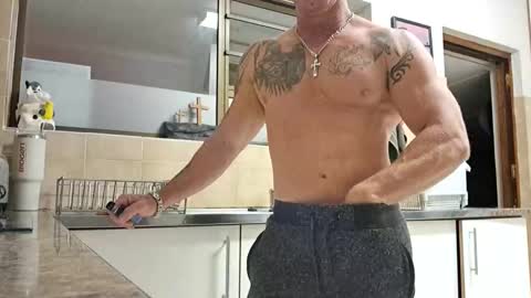 Snapshot of muscledaddy69s chatting on April 16, 1:39 am muscledaddy69s online show from April 16, 1:39 am