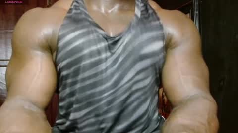 musclegod23 online show from April 10, 1:22 am
