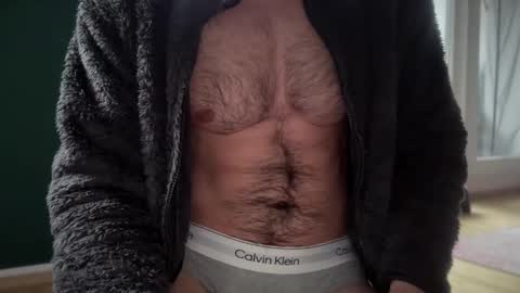 Snapshot of musclehair3 chatting on December 13, 10:19 am musclehair3 online show from December 13, 10:19 am