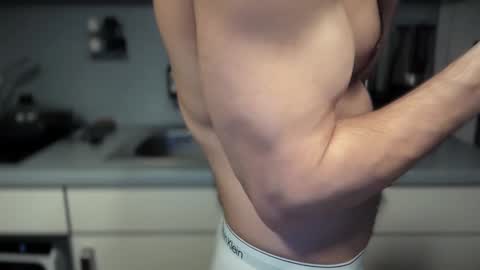 Snapshot of musclehair3 chatting on February 5, 10:12 pm musclehair3 online show from February 5, 10:12 pm