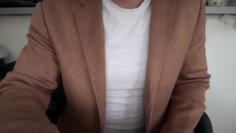 Snapshot of musclehair3 chatting on February 6, 12:37 pm musclehair3 online show from February 6, 12:37 pm