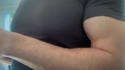 Snapshot of musclehair3 chatting on February 17, 11:13 am musclehair3 online show from February 17, 11:13 am