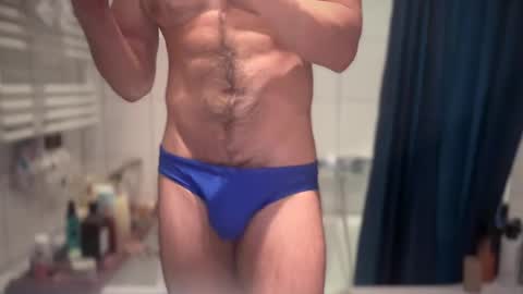 Snapshot of musclehair3 chatting on February 20, 11:21 pm musclehair3 online show from February 20, 11:21 pm
