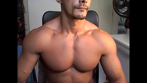 Snapshot of muscleoss chatting on January 14, 7:11 pm muscleoss online show from January 14, 7:11 pm