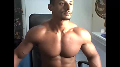 Snapshot of muscleoss chatting on January 16, 11:48 pm muscleoss online show from January 16, 11:48 pm