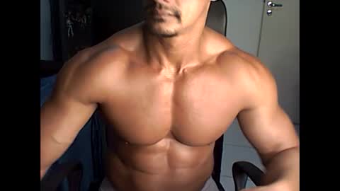 Snapshot of muscleoss chatting on January 28, 10:34 pm muscleoss online show from January 28, 10:34 pm