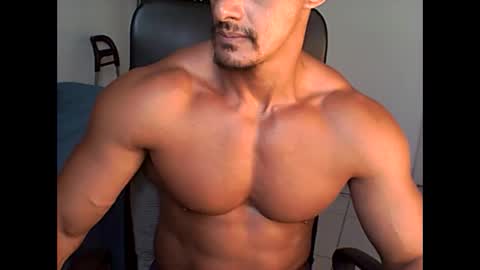 Snapshot of muscleoss chatting on February 7, 8:42 pm muscleoss online show from February 7, 8:42 pm