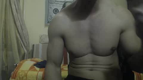 Snapshot of musculargod chatting on January 16, 9:40 pm SexyMuscled online show from January 16, 9:40 pm