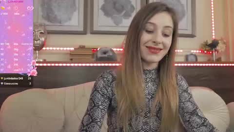 Luna  online show from November 25, 7:14 pm