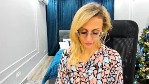 Diana online show from December 15, 2:27 pm